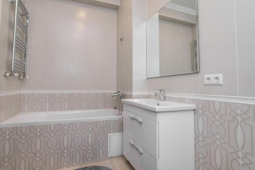 Grand Excelent New Ultra Central Apartments Кишинев Екстериор снимка