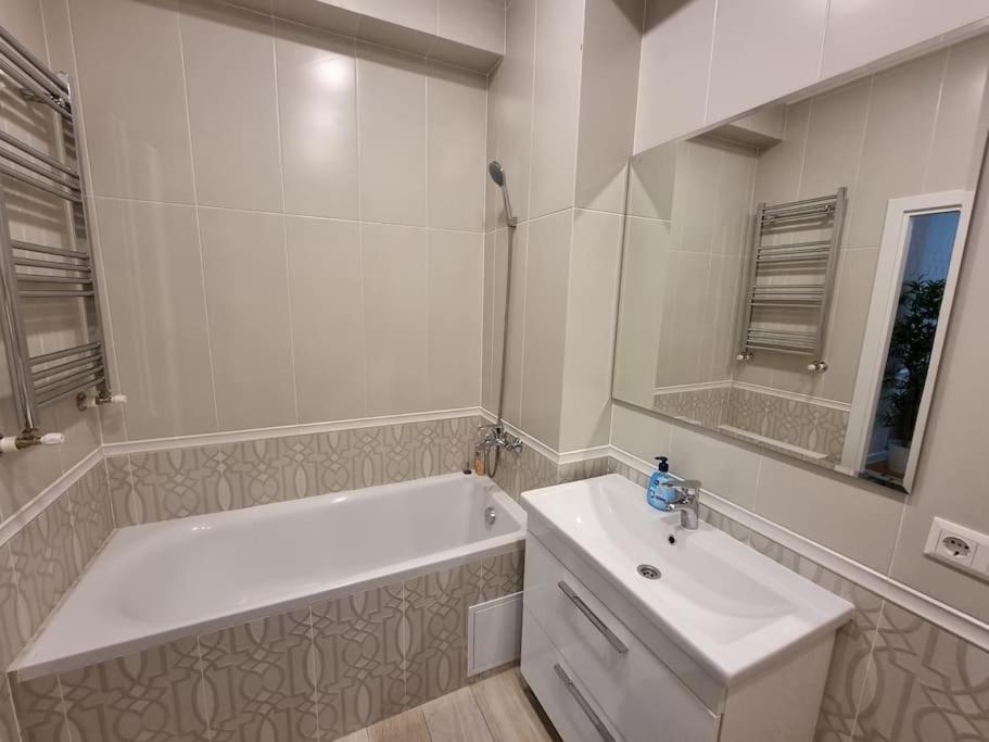 Grand Excelent New Ultra Central Apartments Кишинев Екстериор снимка