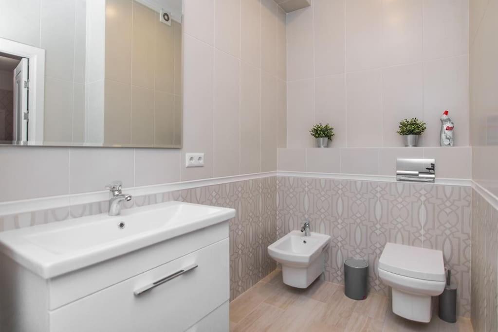 Grand Excelent New Ultra Central Apartments Кишинев Екстериор снимка